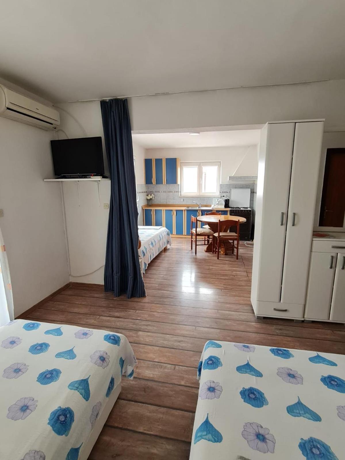 Apartments Butkovic 赫瓦尔 外观 照片