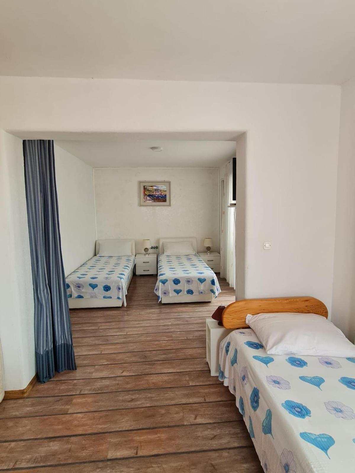 Apartments Butkovic 赫瓦尔 外观 照片